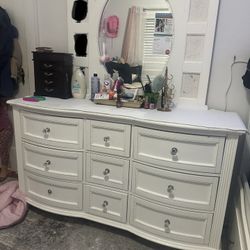 Madelyn White Bedroom Set From Bobs Furniture 