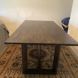 Dinner table with 6 chairs 🪑 good condition likes new