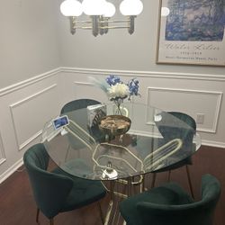 Dining Table + 4 Chairs 