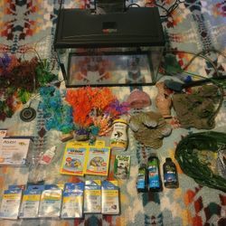 10 Gallon Fish Tank. Lots Of Accessories.