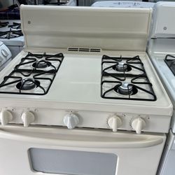 GE Stove Gas 30” Beige Color 4 Burners .
