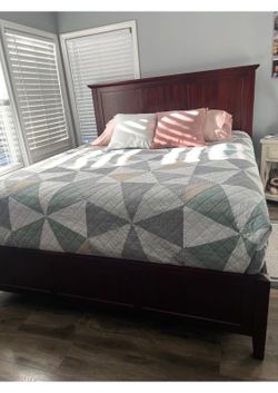 Cama semi nueva de madera