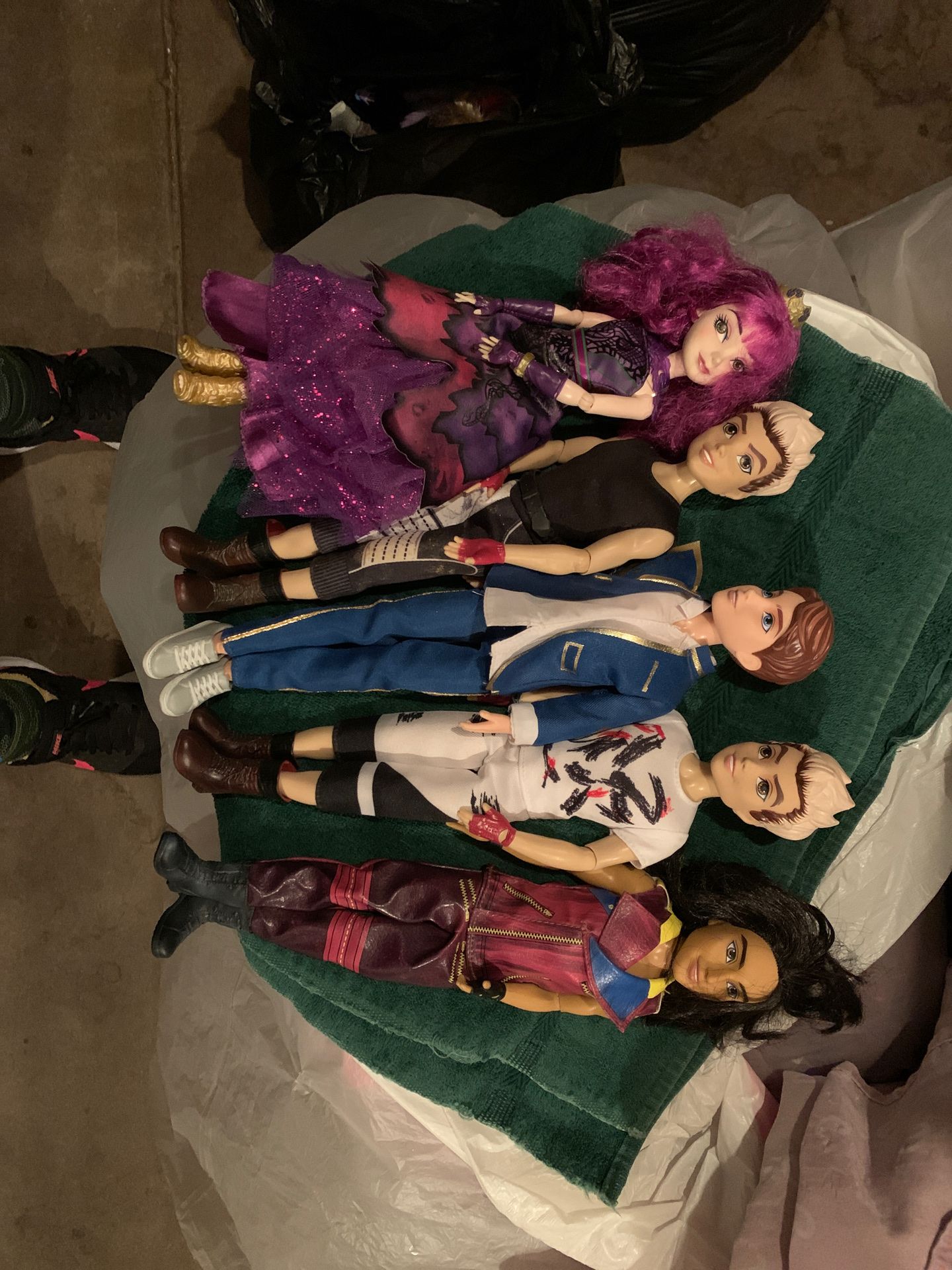 Disney descendants dolls