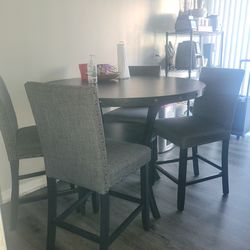 Round Dining Table with 4 Chairs
