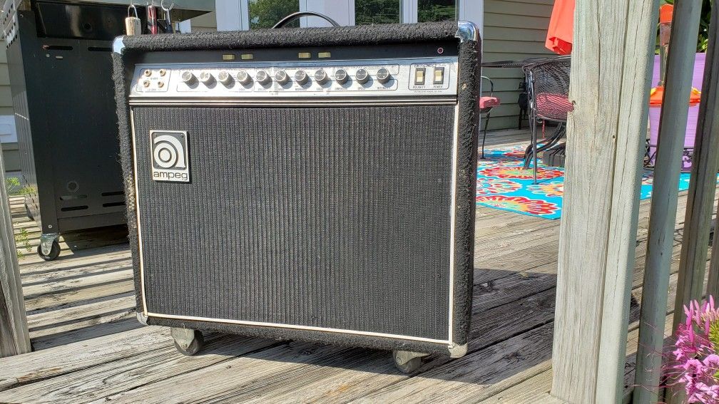 Ampeg G212 Guitar Amplifier