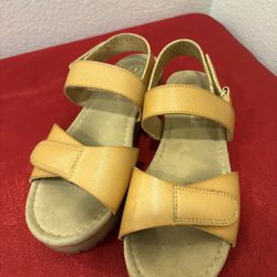 Girls  Cat & jack Velcro Sandals - Kids Size 1 - Simi valley 