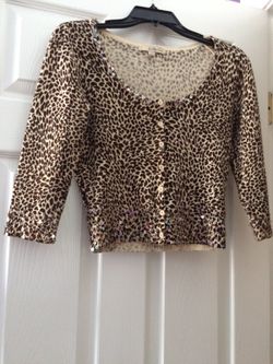 Size M button up cardigan euc has sequence