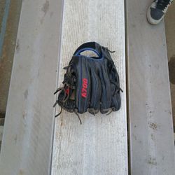 Wilson A700 In Good Condition 11 1/4