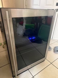 Magic Chef Dual Zone Wine Cooler MCWBC77DZC Working No Shelves