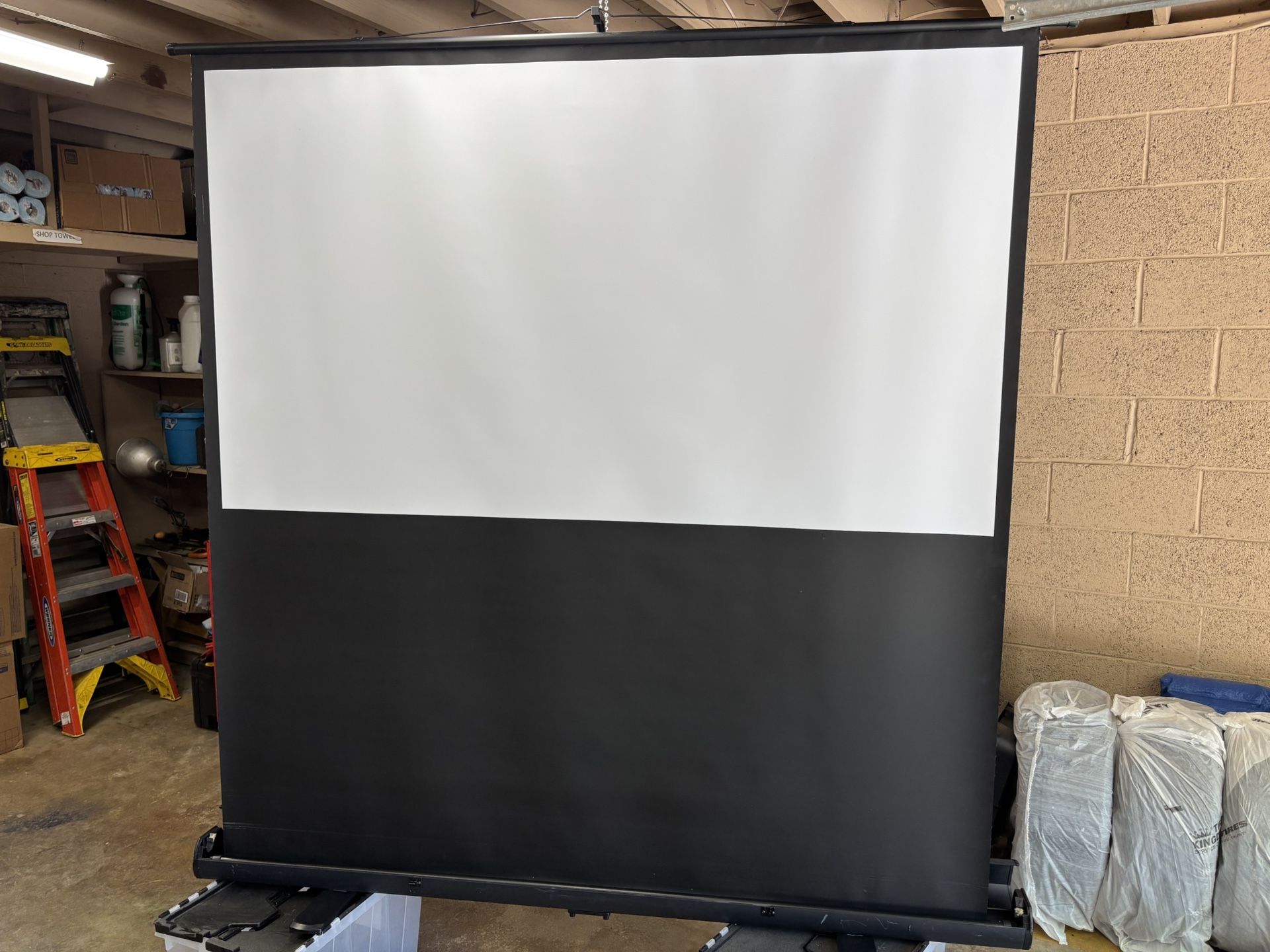 Projector Screen
