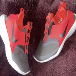 New Nike Size 2Y