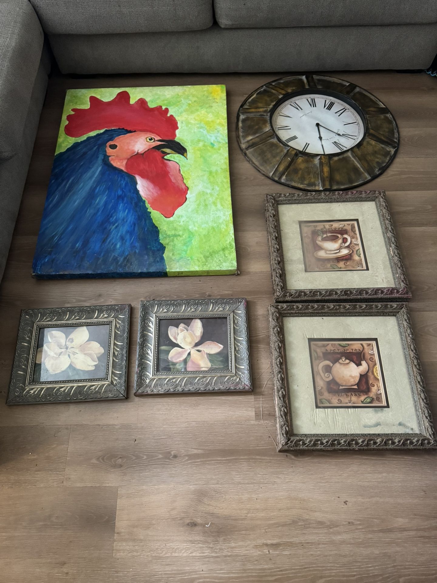 Lots Wall Art And a Clock