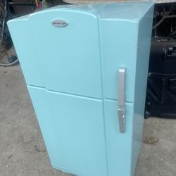 Refrigerador De Juguete!  $35