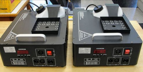 1500W SMOKE MACHINES WITH REMOTE CONTROL & LED LIGHTS
