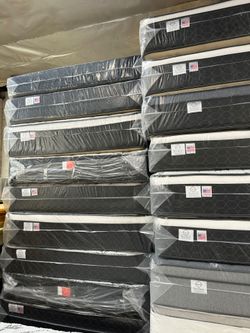 Queen Size Mattress Pillow Top 12"      New Mattress