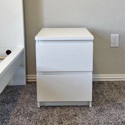 WHITE or BLACK nightstands