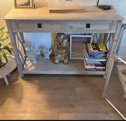 Entry way table