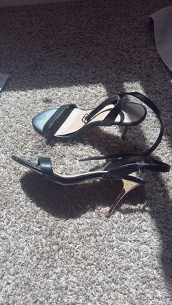 Le Chateau gold stilleto heel