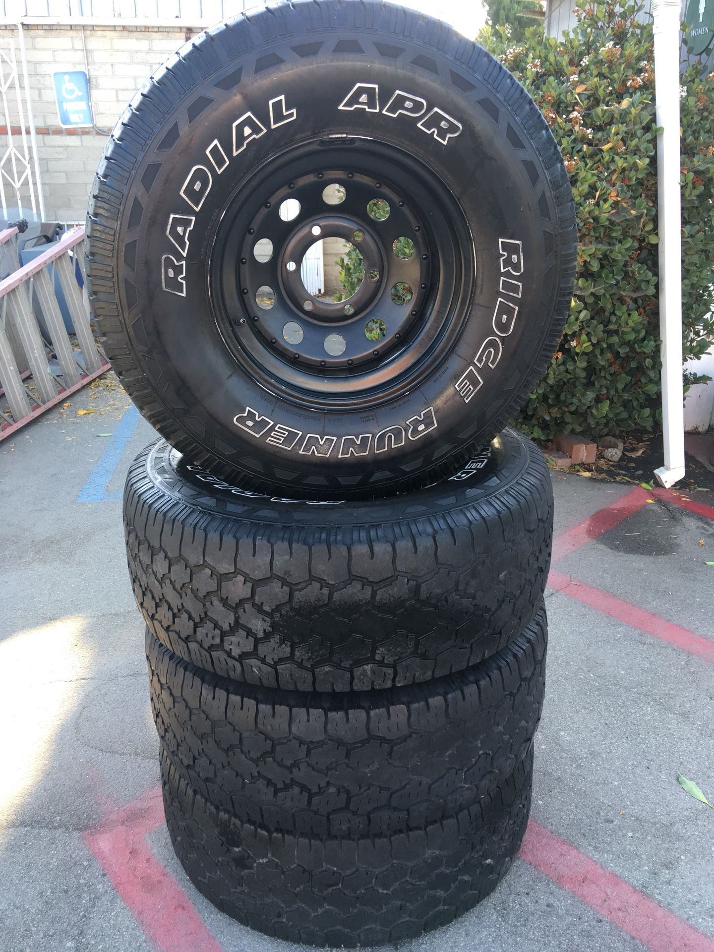 32x11.50 R15 LT Set of 4 Ridge Runner Radial APR Steel Belted JEEP TIRES AND RIMS