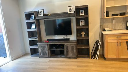 Entertainment center