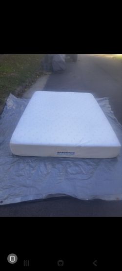 SPACE AGE THICK QUEEN SIZE MEMORY FOAM MATTRESSL