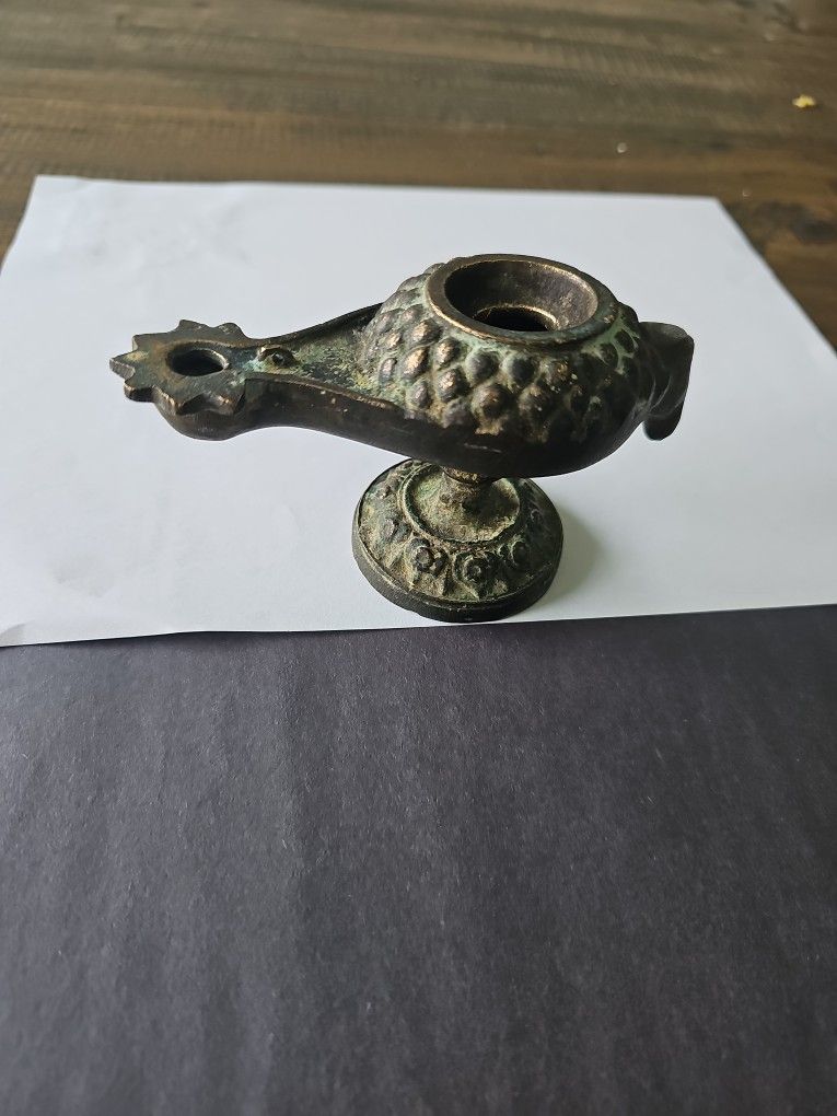 Ancient Middle Eastern Star Motif Bronze Oil Lamp