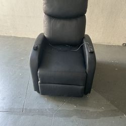 RECLINABLE DE PIEL ELÉCTRICO CON CONTROL REMOTO DA MASAJE EN LA ESPALDA BRAND NEW 