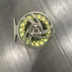 Orvis Clearwater II Fly Reel with hydros WF 5-WT Line ***MINOR USE***