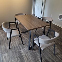 Dining Table & 4 Chairs
