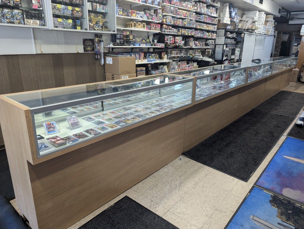( 4 )Store Showroom Display Cases Retail Used