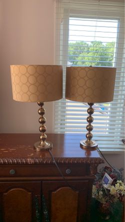 2 table lamps