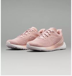 Lululemon Size 5.5