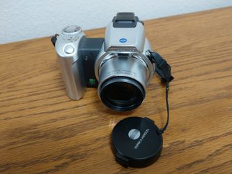 Digital Camera Konica Minolta DiMAGE Z2 4 MP 2GB SD Case