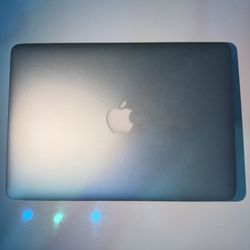 MacBook Air 13" 2017 i5 8GB - For Parts (Liquid Damage, No SSD) + Charger