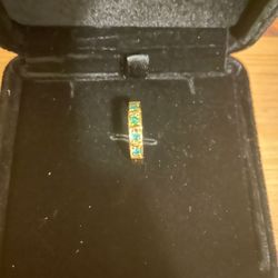 18 K GOLD RING WITH EMERALDS 
