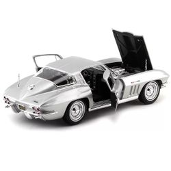 Maisto Die Cast 1:18 Scale  Gray 1965 Chevrolet Corvette 