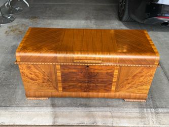 1942 Lane Cedar chest