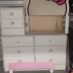 Hello Kitty Twin Y Vanity Set 4 Pieces  400