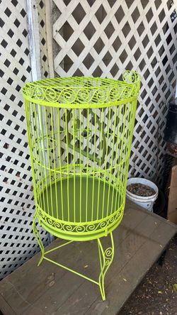 Vintage birdcage  in excellent condition
