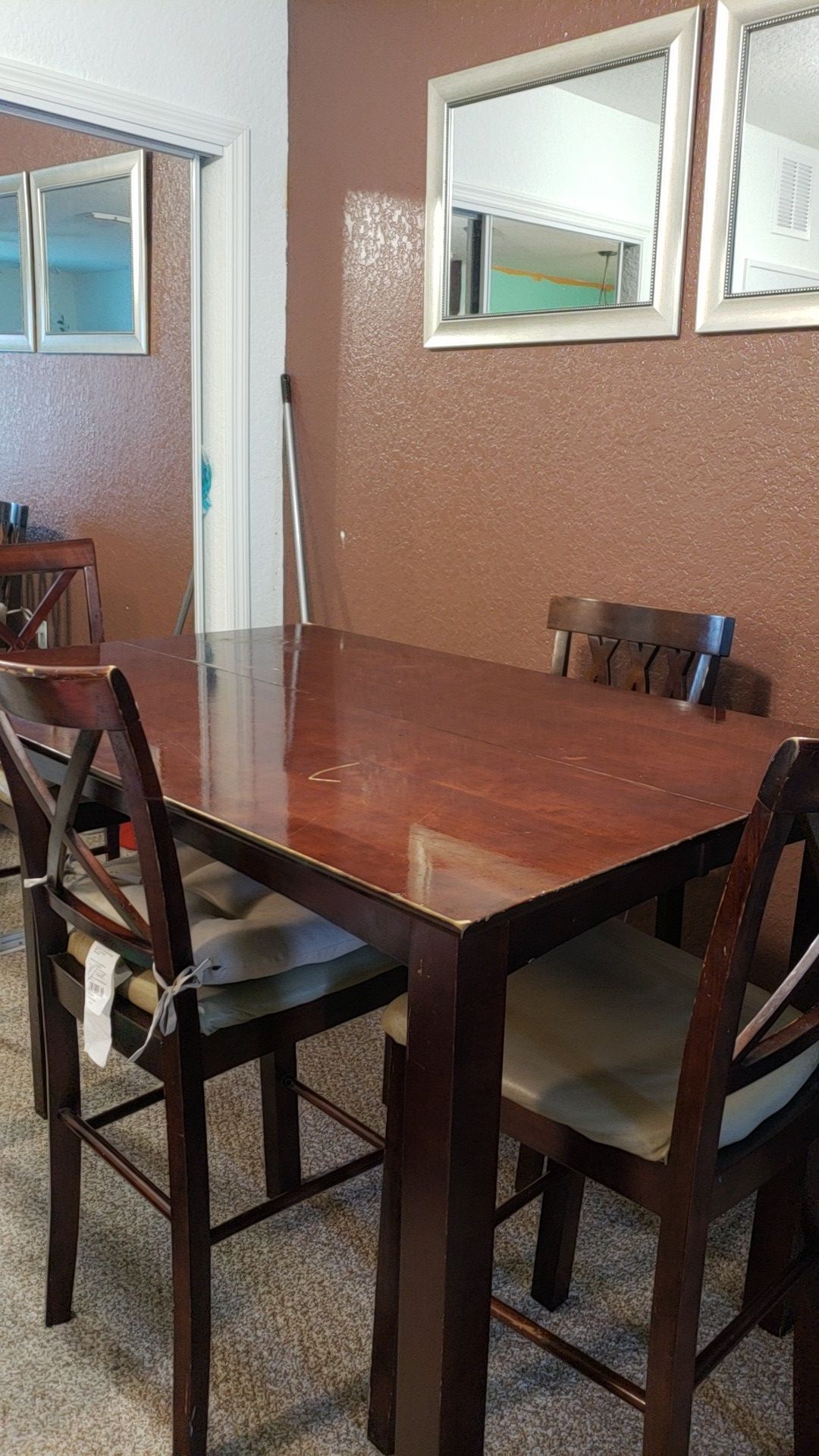 Free Dinning table