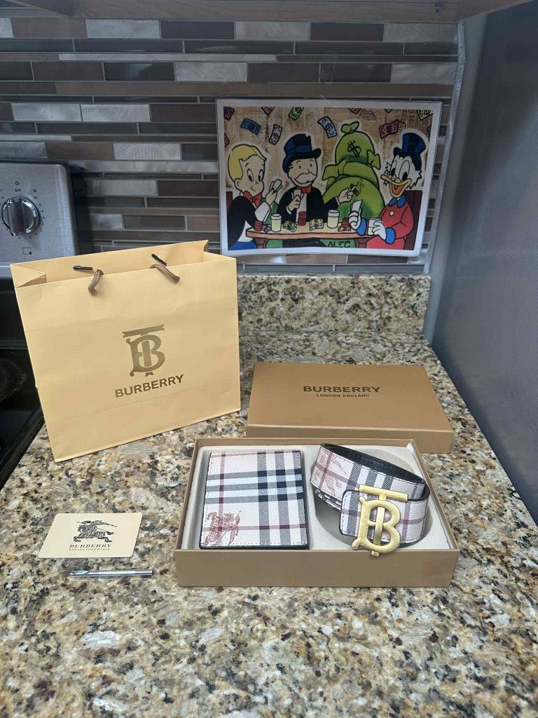 New Burberry Belt And Walet Combo.