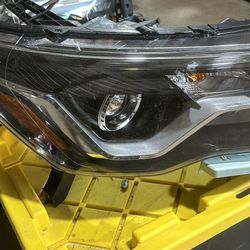 2017-2020 NISSAN PATHFINDER HEADLIGHT PASSENGER RIGHT HALOGEN OEM