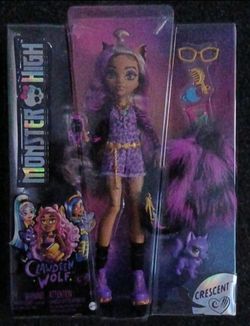 Monster High Clawdeen Wolf Doll with Crescent