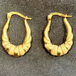 14K Yellow Gold Italy Earrings-Dangle Oval Hoop-Brushed and high polished detailing-Preowned-Like new! 