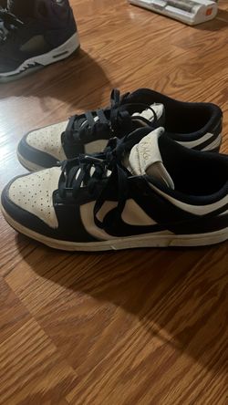 Men’s used Nikes navy and white shoes