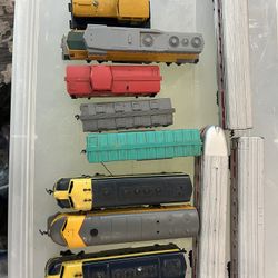 Vintage Model Train Cars & Tracks 