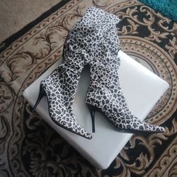 Beautiful Leoard Boots Size 7