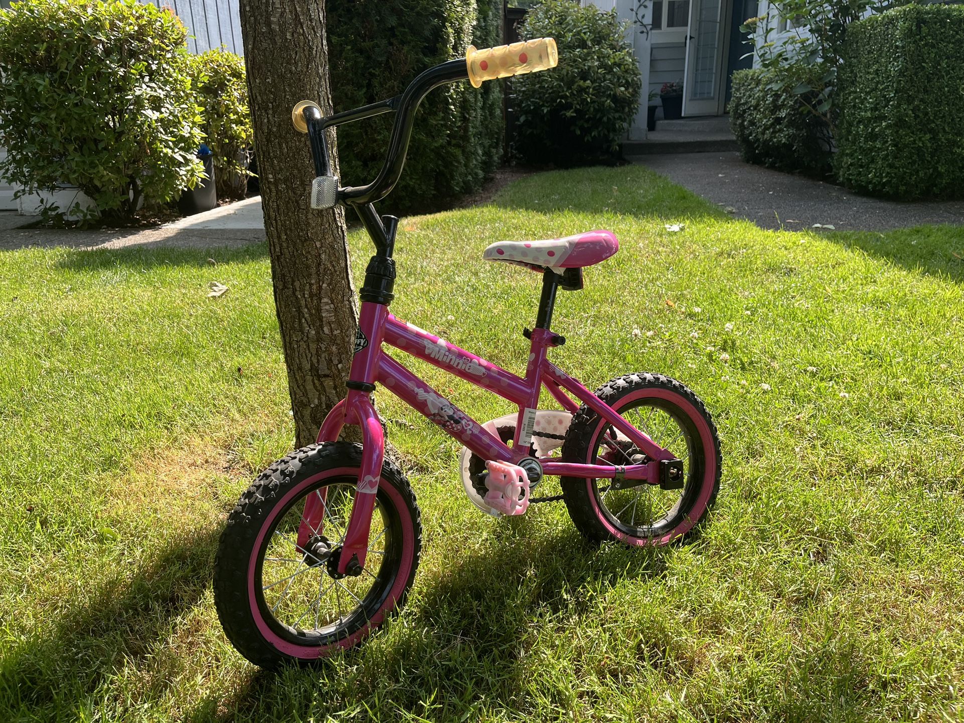 Small pink girls bike (12 inch wheels)