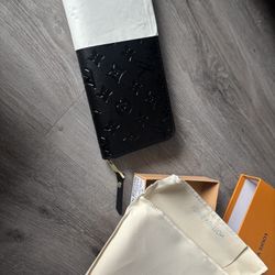 Louis Vuitton Zippy Wallet