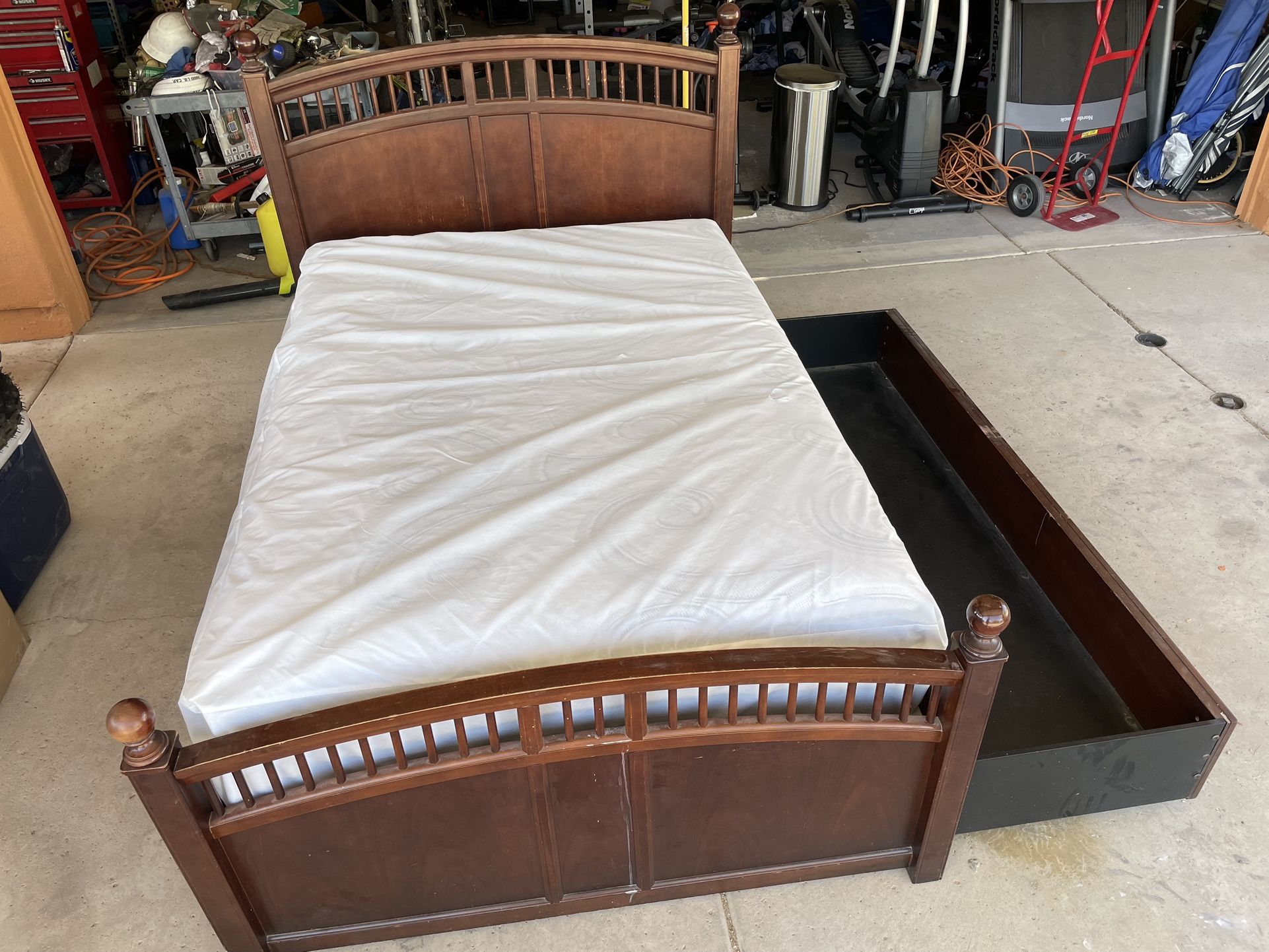 Wood Full Bed With Mattresses And Hide Away Bed for Sale in Phoenix, AZ